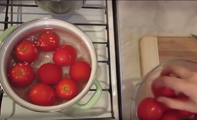 Универсальный томатный соус с базиликом – кулинарный рецепт